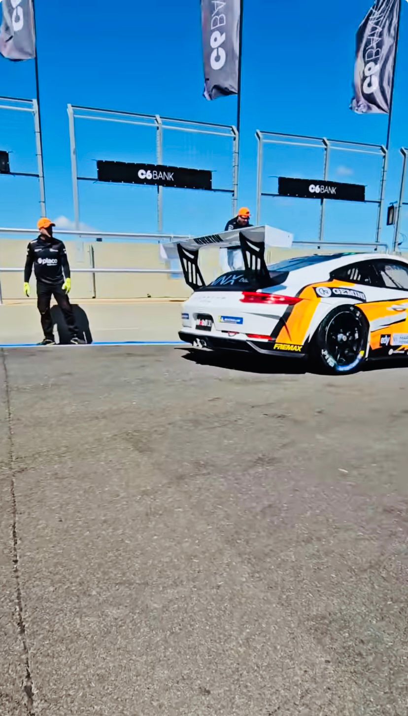 Porsche Cup — pitlane C6Bank